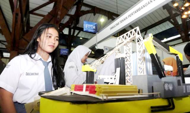 ITB Buka Tiga Jalur Penerimaan Mahasiswa Baru ITB Buka Tiga Jalur Penerimaan Mahasiswa Baru