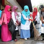 Rayakan Tahun Baru Sampah Berserakan