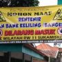 panduk peringatan keras kepada renternir yang menawarkan pinjaman uang di RW 11 Kel. Sukamiskin, Bandung.