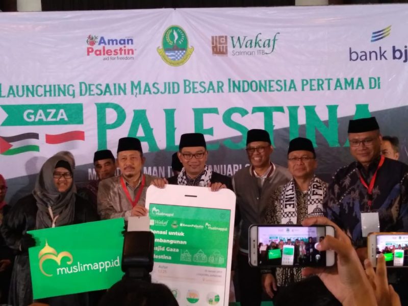 Kang Emil Serahkan Desain Masjid Besar untuk Palestina
