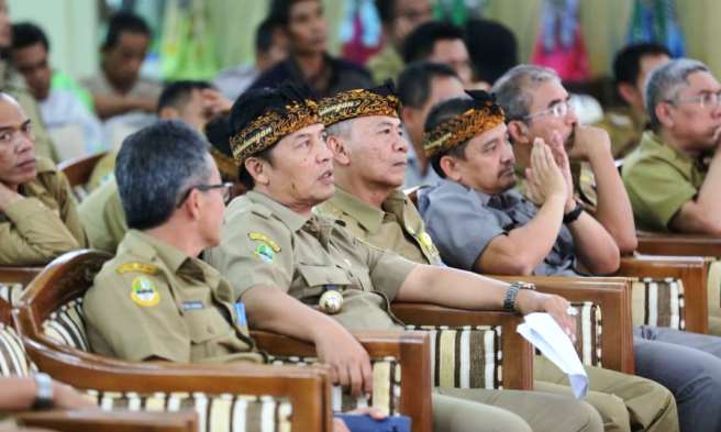 Libatkan Masyarakat dalam Mengentaskan Masalah Lingkungan