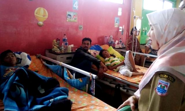 Kepala UPT Pukesmas Guntur memberikan keterangan mengenai Balita yang mengalami keracunan makanan