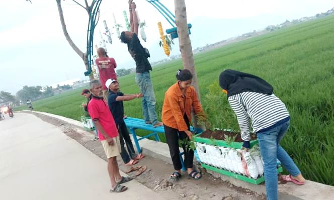 Tarka RW 11 Berkreasi dengan Sampah Tarka RW 11 Berkreasi dengan Sampah