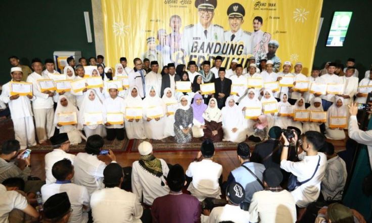 Berikan Umrah Gratis 10 Hafidz Quran