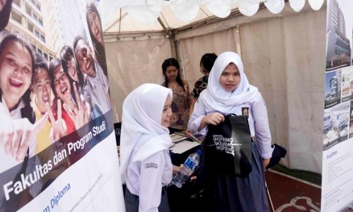 Ingingkan Lulusan SMA 100 % ke Perguruan Tinggi