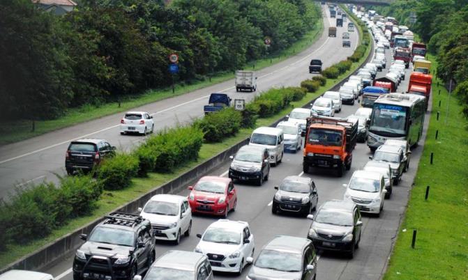Desak Tarif Tol Trans Jawa Turun