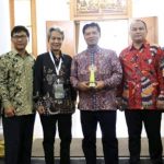 Bupati Bandung Diganjar Penghargaan