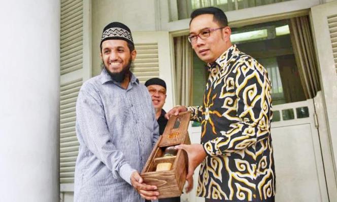 Dikunjungi Penjaga Makam Nabi