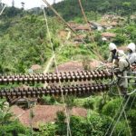 Dua Orang Pekerja PLN Berhasil Dievakuasi