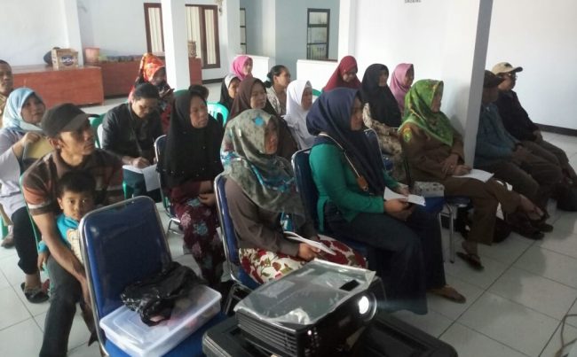 Dorong Perekonomian Warga Desa, Hj. Imas Bina Pelaku UKM
