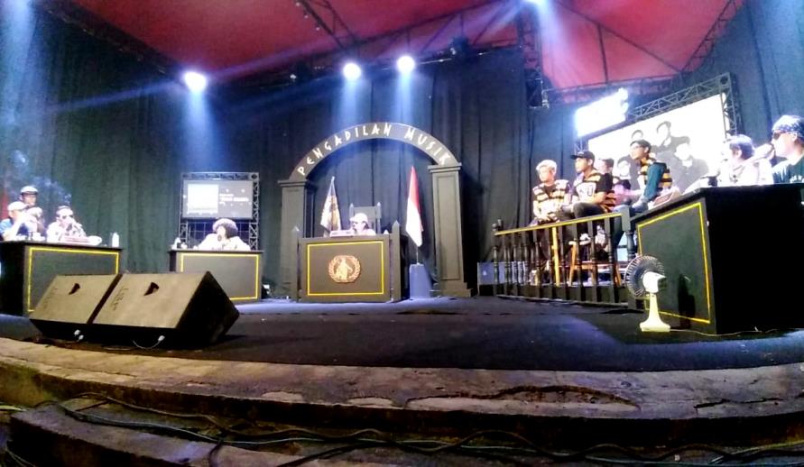 Juicy Luicy Bungkam Jaksa Saat di Kursi Panas