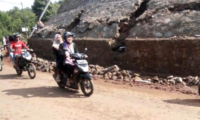 Ketua Rw Ambil Tindakan Pencegahan Longsor