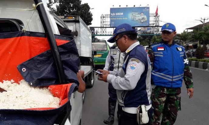 Masih Banyak Pengusaha dan Sopir Angkutan Melanggar Aturan Masih Banyak Pengusaha dan Sopir Angkutan Melanggar Aturan