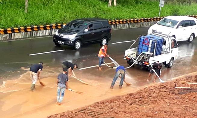 PT KMA Jaga Kebersihan