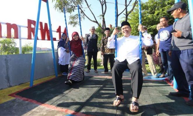 Produksi Paving Blok dari Sampah