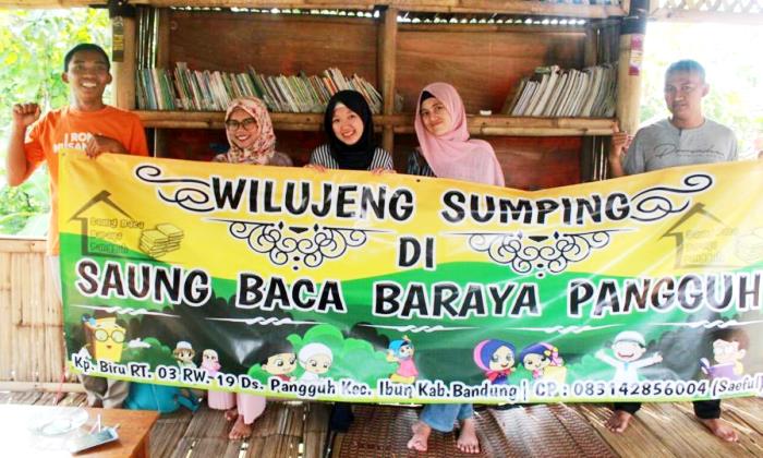 Buka Saung Baca di Pinggir Sawah Buka Saung Baca di Pinggir Sawah