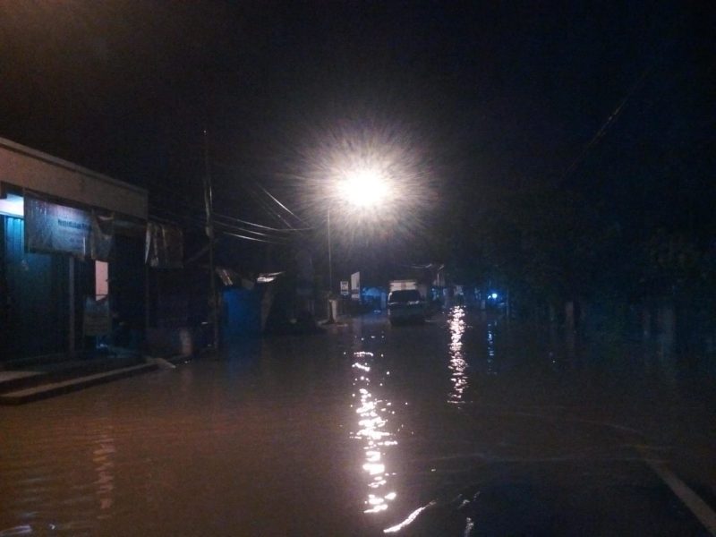 Warga Terjebak Banjir, Macet Parah Jalur Jalan Pangalengan