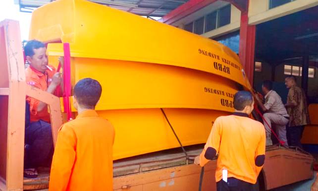 Antisipasi Banjir, BPBD Distribusikan Perahu Fiber bantuan perahu fiber bpbd