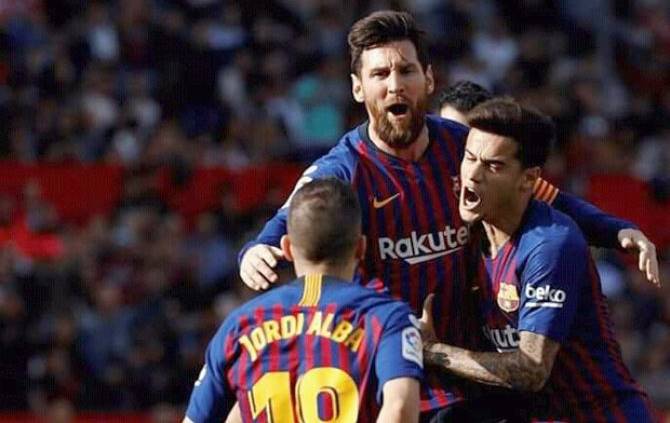 Messi Mengukuhkan Koleksi 50 Hat-Trick Messi Mengukuhkan Koleksi 50 Hat-Trick