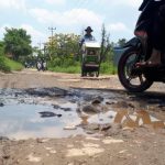 Jalan Rusak Sangat Dikeluhkan Warga