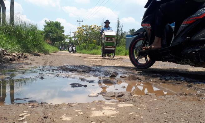 Jalan Rusak Sangat Dikeluhkan Warga