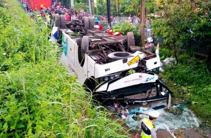 kecelakaan bus kramat jati- cicalengka