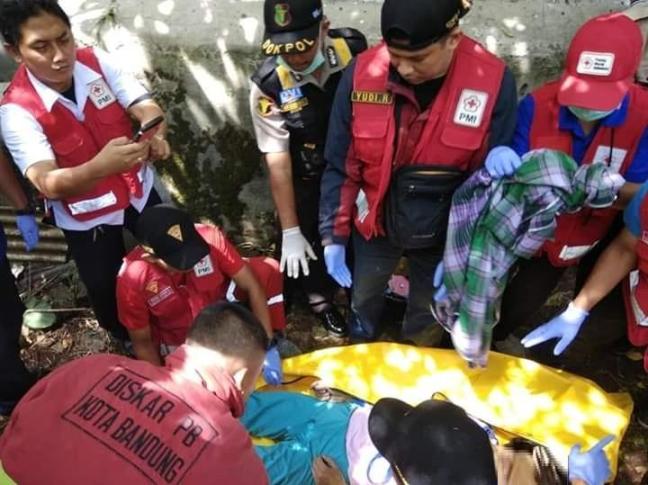 Cece Tewas Nyemplung Sumur dengan Gantung Diri