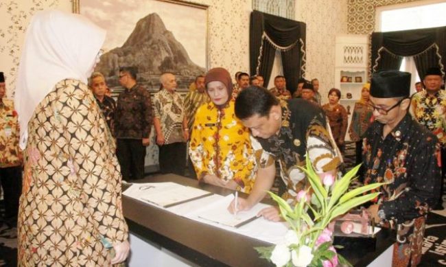 Anne Lantik Pejabat Eselon II dan Pejabat Fungsional