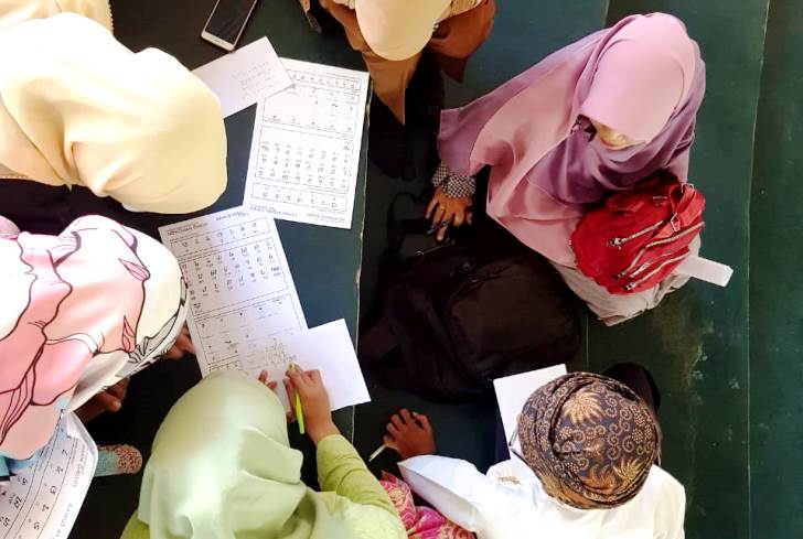 Peringati Bahasa Ibu dengan Menulis Aksara