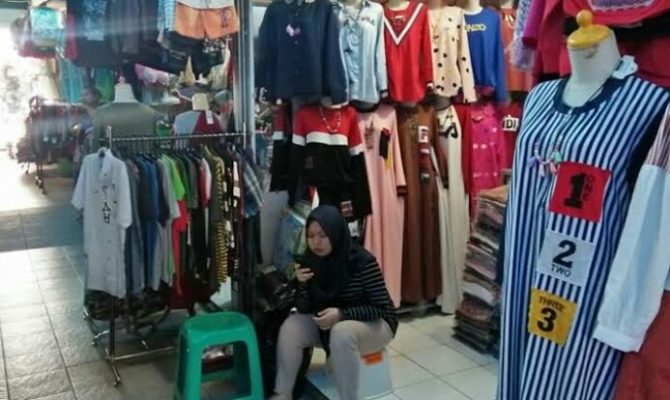 Pendapatan Pedagang Pasar Wado Menurun 50% Pendapatan Pedagang Pasar Wado Menurun 50%