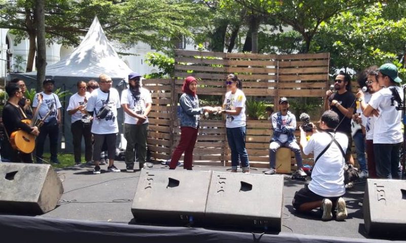Eddy Brokoli, Lelang Rambut Hingga Ngajak Rider Beramal