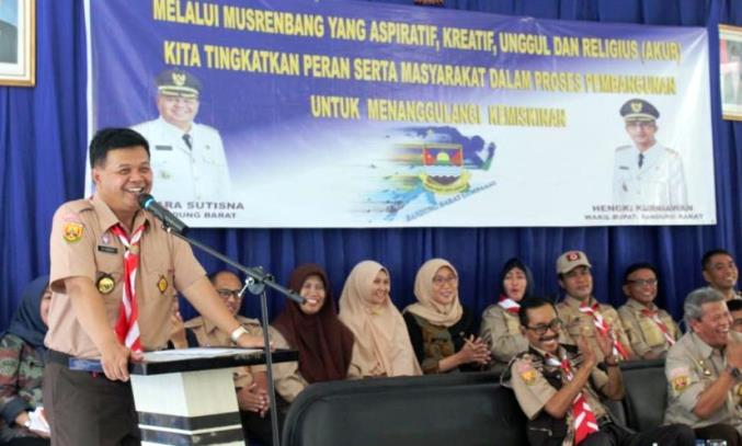 Pejabat Serentak Pakai Seragam Pramuka Pejabat Serentak Pakai Seragam Pramuka