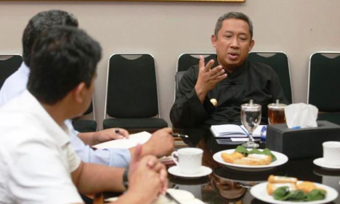 Pemkot Berkomitmen Benahi GBLA pemkot bertekad benahi GBLA