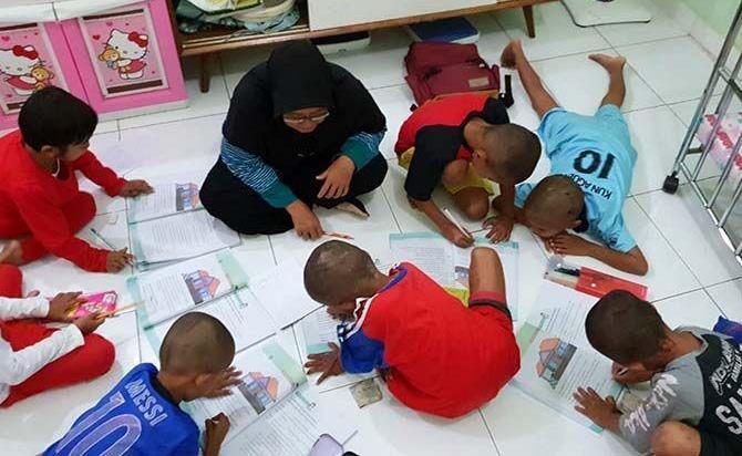 Dibalik Cerita Anak-anak Penderita AIDS/HIV Dibalik Cerita Anak-anak Penderita AIDS/HIV