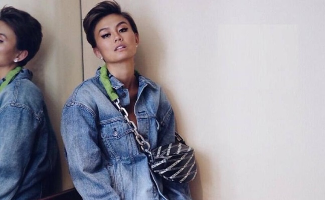 Agnes Mo Sabet Piala iHeart Radio Music Award 2019 Agnes Mo Sabet Piala iHeart Radio Music Award 2019