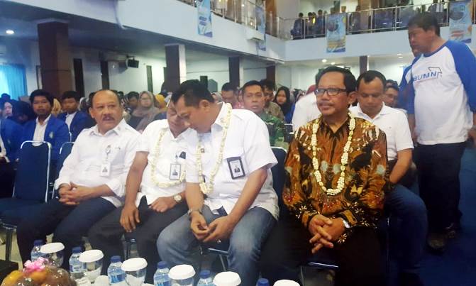 Dirut Bulog Motivasi Mahasiswa Majalengka Jadi CEO Global
