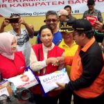 Saat Menteri BUMN dan Dirut Pertamina Hadir di Tengah Pengungsi Banjir Kab. Bandung