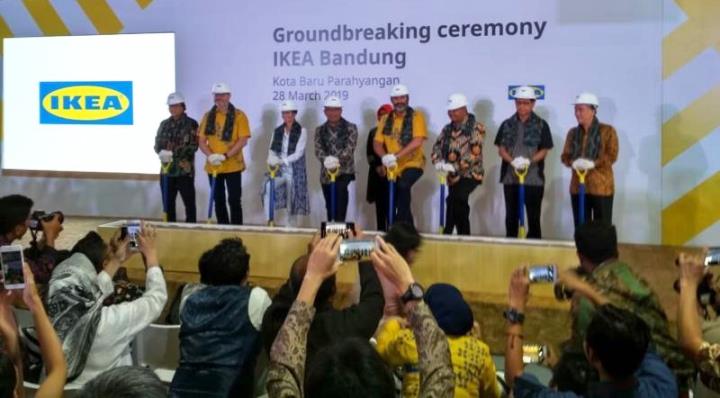 Bupati Ultimatum Investor Bupati Ultimatum Investor