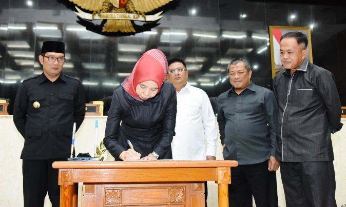 Dewan dan Pemprov Jabar Sahkan 3 Raperda