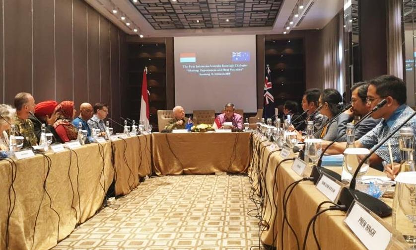 Wujudkan Perdamaian Melalui Dialog Lintas Agama Wujudkan Perdamaian Melalui Dialog Lintas Agama