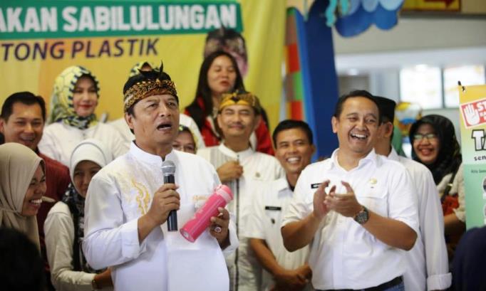 Bupati Kampanyekan Gerakan Sabilulungan Pengurangan Kantong Plastik Bupati Kampanyekan Gerakan Sabilulungan Pengurangan Kantong Plastik