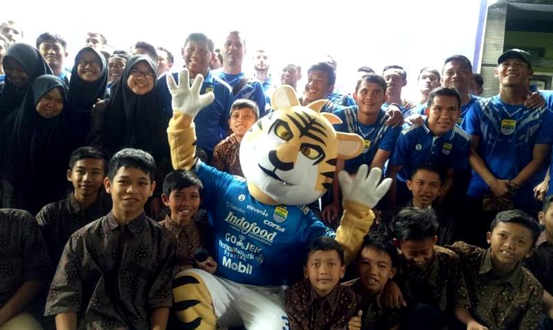 Panti Asuhan Dipilih jadi Lokasi HUT Persib Panti Asuhan Dipilih jadi Lokasi HUT Persib