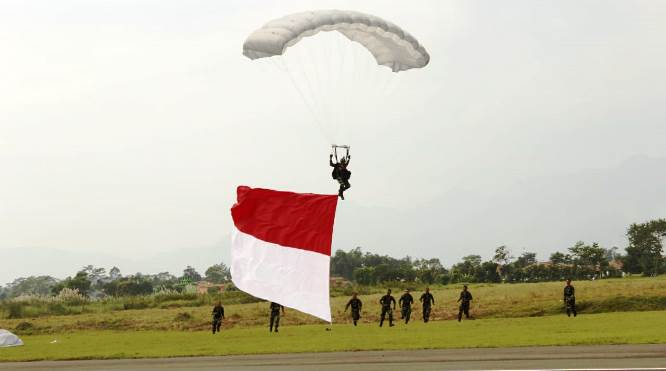 17 Prajurit Kopassus Pecahkan MURI 17 Prajurit Kopassus Pecahkan MURI