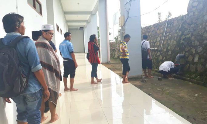 Pipa Aliran Air di Masjid Ash-Shiddiq Rusak, Jamaah Terpaksa Mengantre Panjang