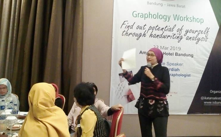 Kenali Karakter Seseorang Melalui Tulisan