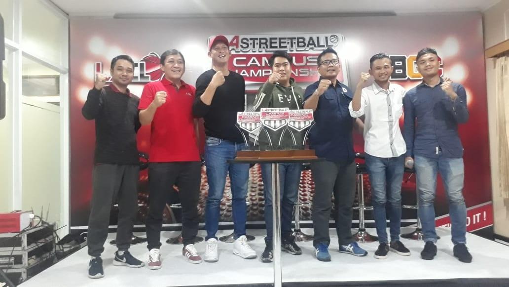 Cari Pebasket Potensial di Perguruan Tinggi LA Streetball CTW 2019