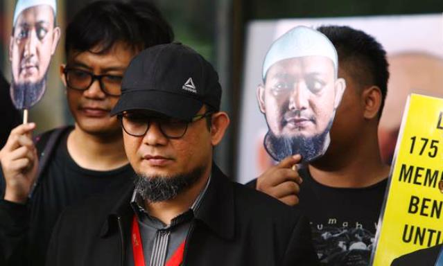 Mata Novel Menangis, Jenderal itu Masih Melenggang Pak! Mata Novel Menangis, Jenderal itu Masih Melenggang Pak!