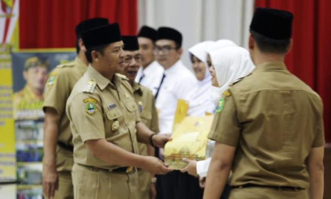 Pemkab Bandung Serahkan 486 SK CPNS SK CPNS Kab BDG