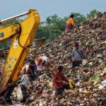 Bupati Spontan Bersihkan Tumpukan Sampah