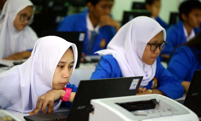 Sekolah di Jabar 100 Persen UNBK